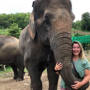 Meet your Posher, Roxanne